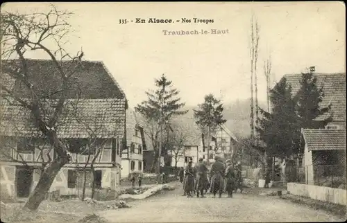 Ak Traubach le Haut Obertraubach Elsass Haut Rhin, Nos Troupes, Französische Soldaten, Dorfansicht