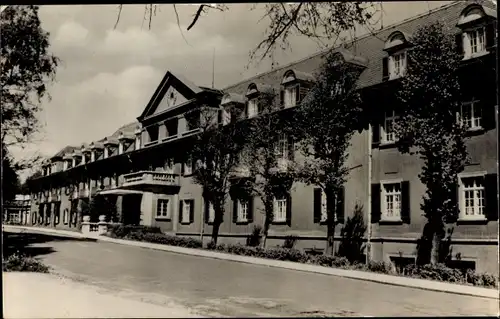 Ak Bad Brambach im Vogtland, Straßenpartie am Kurhotel