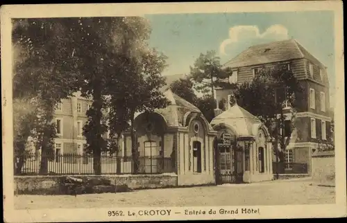Ak Le Crotoy Somme, Entrée du Grand Hotel, Straßenpartie mit Blick auf das Hotel