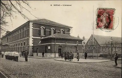 Ak Douai Nord, L'Arsenal, Straßenpartie, Gebäude, französische Soldaten