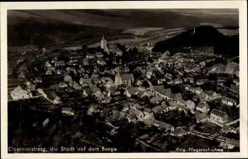 Ak Obermarsberg Marsberg im Hochsauerland, Fliegeraufnahme, Stadtpanorama