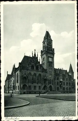 Ak Saarbrücken im Saarland, Partie am Rathaus