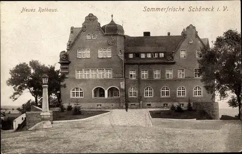 Ak Schöneck im Vogtland Sachsen, Sommerfrische, Blick auf das Rathaus