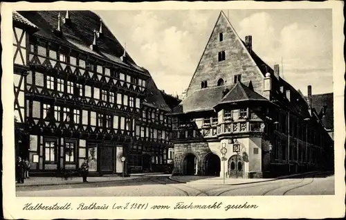 Ak Halberstadt in Sachsen Anhalt, Blick auf Rathaus vom Fischmarkt gesehen