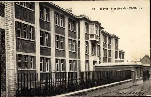 Ak Roye Somme, Hospice des Vieillards, Straßenpartie mit Blick auf das Altenheim