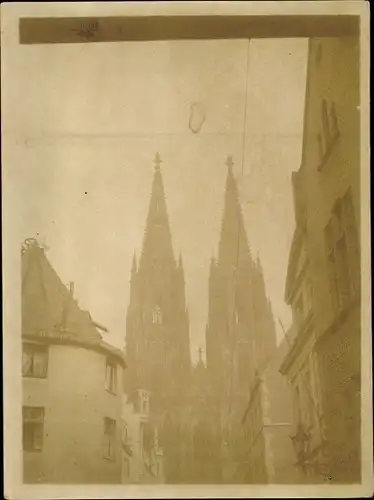 Foto Köln am Rhein, Blick zum Dom, Domtürme