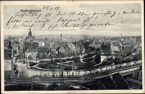 Ak Recklinghausen im Ruhrgebiet, Blick auf die Stadt mit Eisenbahnstrecke