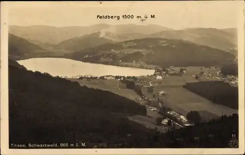 Ak Titisee Neustadt im Breisgau Hochschwarzwald, Fliegeraufnahme vom Ort mit Umgebung, Feldberg