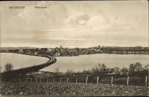 Ak Ratzeburg in Schleswig Holstein, Panorama vom Ort mit Umgebung