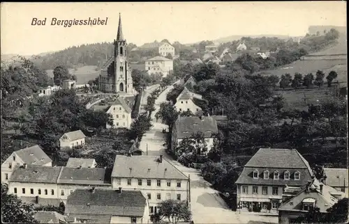 Ak Berggießhübel in Sachsen, Blick auf den Ort, Kirche