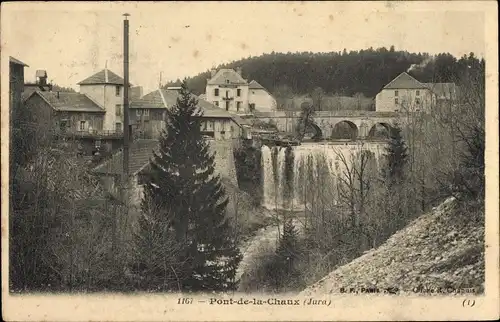 Ak Pont de la Chaux Jura, Blick auf den Ort, Brücke, Wasserfall