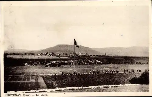 Ak Crotenay Jura, Le Camp, Blick auf ein Militärlager, Fahne