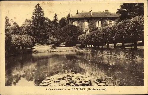 Ak Nantiat Vienne, Les Leszes, Blick über einen Teich zu einer Villa