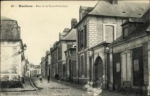 Ak Doullens Somme, Rue de la Sous Préfecture, Straßenpartie, Gebäude