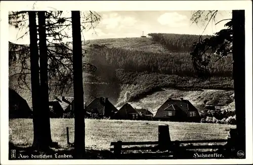 Ak Hahnenklee Bockswiese Goslar, Waldpartie mit Durchblick zum Ort und Blocksberg