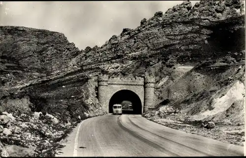 Ak Pancorvo Kastilien und León, Entrada al túnel, Tunneleingang, Bus 