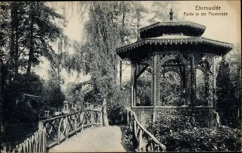 Ak Eberswalde in Brandenburg, Partie in der Promenade, Brücke zum Pavillon