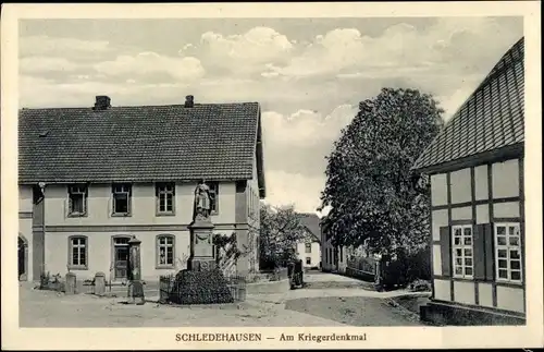 Ak Schledehausen Bissendorf in Niedersachsen, Am Kriegerdenkmal, Straßenpartie