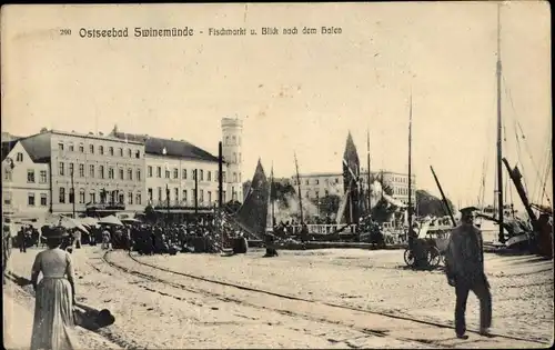 Ak Świnoujście Swinemünde Pommern, Fischmarkt und Blick nach dem Hafen