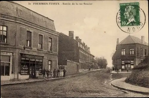 Ak Fourmies Trieux Nord, Entrée de la rue Sencier, Geschäft Sandrart Jacquot