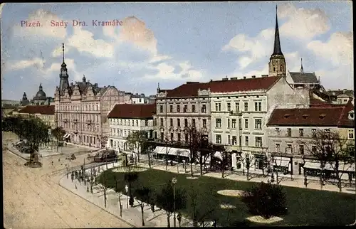 Ak Plzeň Pilsen Stadt, Sady Dra. Kramare, Straßenpartie, Geschäftshäuser, Straßenbahn