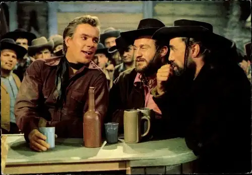 Ak Szene aus dem Film Unter Geiern, Cowboys, Schauspieler, Rialto, Constantin, Karl May