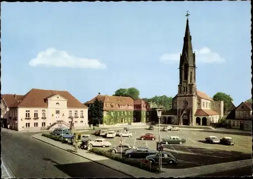 Ak Quakenbrück in Niedersachsen, Blick über den Marktplatz zur Kirche, Rathaus