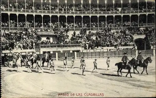 Ak Stierkampf in der Stierkampfarena, Zuschauer, Torero, Paseo de la Cuadrillas