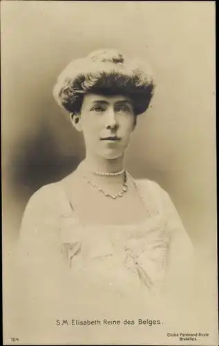 Ak S.M. Elisabeth Reine des Belges, Königin von Belgien, Perlenkette