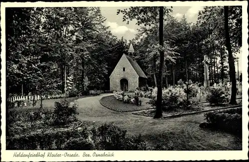 Ak Oesede Georgsmarienhütte in Niedersachsen, Heldenfriedhof auf dem Klostergelände mit Kapelle
