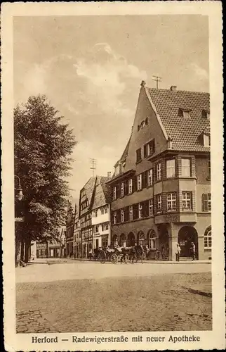 Ak Herford in Nordrhein Westfalen, Radewiger Straße mit neuer Apotheke