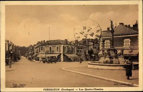 Ak Périgueux Dordogne, Les Quatre Chemins, Straßenkreuzung, Geschäftshäuser, Denkmal, Hotel, Cafe