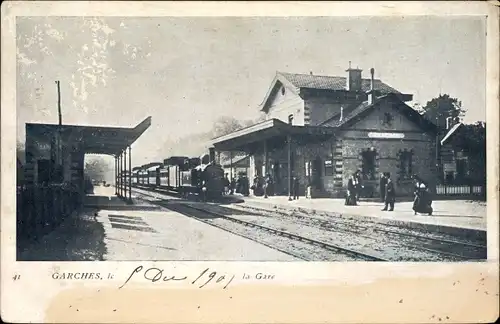 Ak Garches Hauts de Seine, La Gare, Bahnhof von der Gleisseite, Eisenbahn