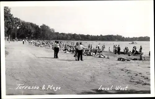 Foto Ak Leval Nord, Terrasse et Plage, Personen am Strand