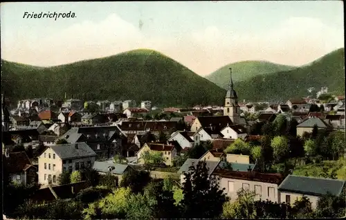Ak Friedrichroda im Thüringer Wald, Panoramaansicht von Ortschaft und Umgebung, Kirche