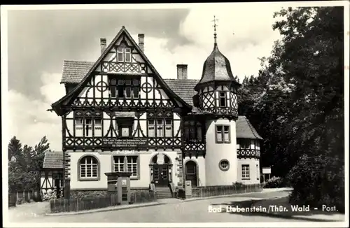 Foto Ak Bad Liebenstein im Thüringer Wald, Fachwerkhaus, Gesamtansicht von der Straße gesehen