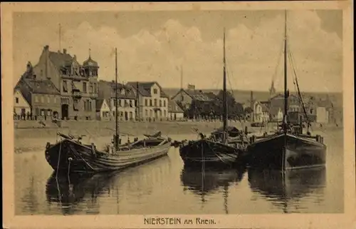 Ak Nierstein in Rheinland Pfalz, Teilansicht der Stadt, Boote auf dem Fluss