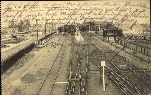 Ak Ostende Westflandern, Vue vers la ville  et Gare maritime, Bahnhof