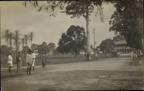 Foto Ak Lagos Nigeria, Straßenansicht, Passanten, Automobil