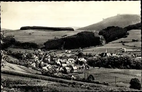 Ak Assinghausen Olsberg im Hochsauerland, Blick auf den Ort mit Umgebung