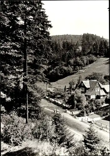 Ak Fehrenbach Masserberg im Thüringer Schiefergebirge, Blick vom Hügel auf Wohnhaus u. Umgebung