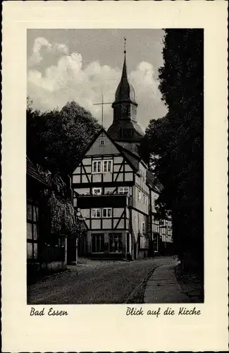 Ak Bad Essen in Niedersachsen, Blick auf die Kirche von der Straße aus, Fachwerkhaus