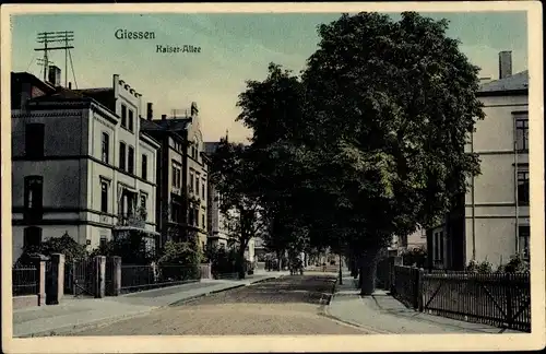 Ak Gießen an der Lahn Hessen, Kaiserallee, Straßenpartie