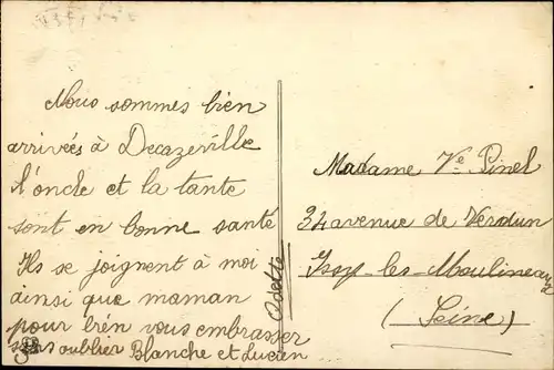 Ak Decazeville Aveyron, La Gendarmerie et la Place Cabrol