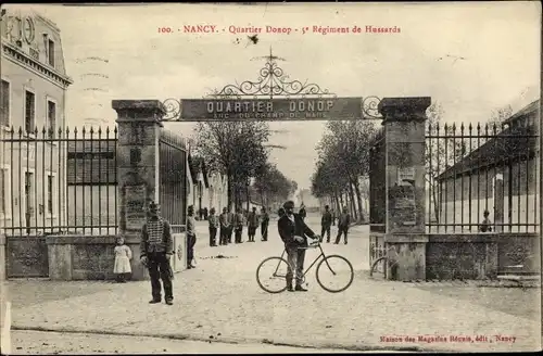 Ak Nancy Lothringen Meurthe et Moselle, Quartier Donop, 5e Régiment de Hussards, Kaserne, Fahrrad 