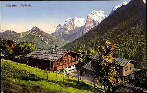 Ak Veitenhof Tirol, Blick auf zwei Häuser im Kaisertal, Gebirge, Wald