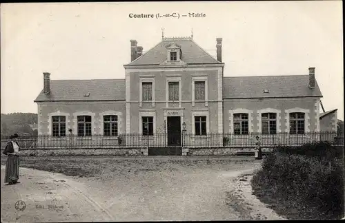 Ak Couture Loir et Cher, Mairie, Straßenpartie mit Blick auf das Rathaus