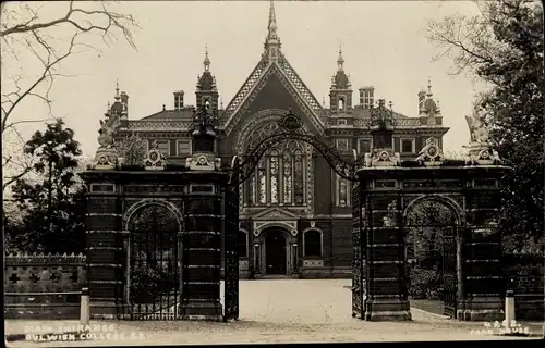 Ak Dulwich London, College, Main entrance, Eingangstor