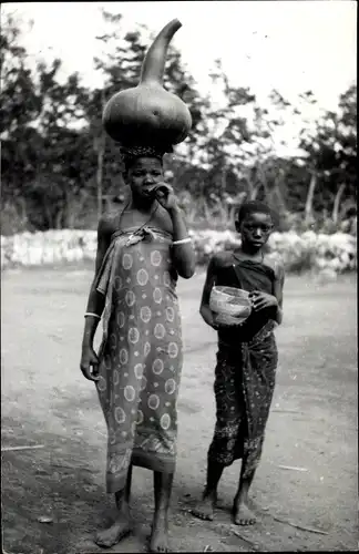 Foto Ak Tanganjika Tansania, Afrikanerinnen, Flaschenkürbis