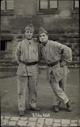 Foto Ak Bitche Bitsch Lothringen Moselle, Französische Soldaten in Uniformen, Mütze 133, Zigarette